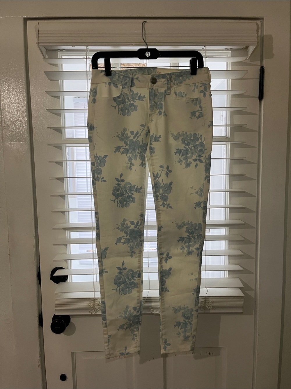 American Eagle Outfitters White Jeans with Light Blue Floral Print